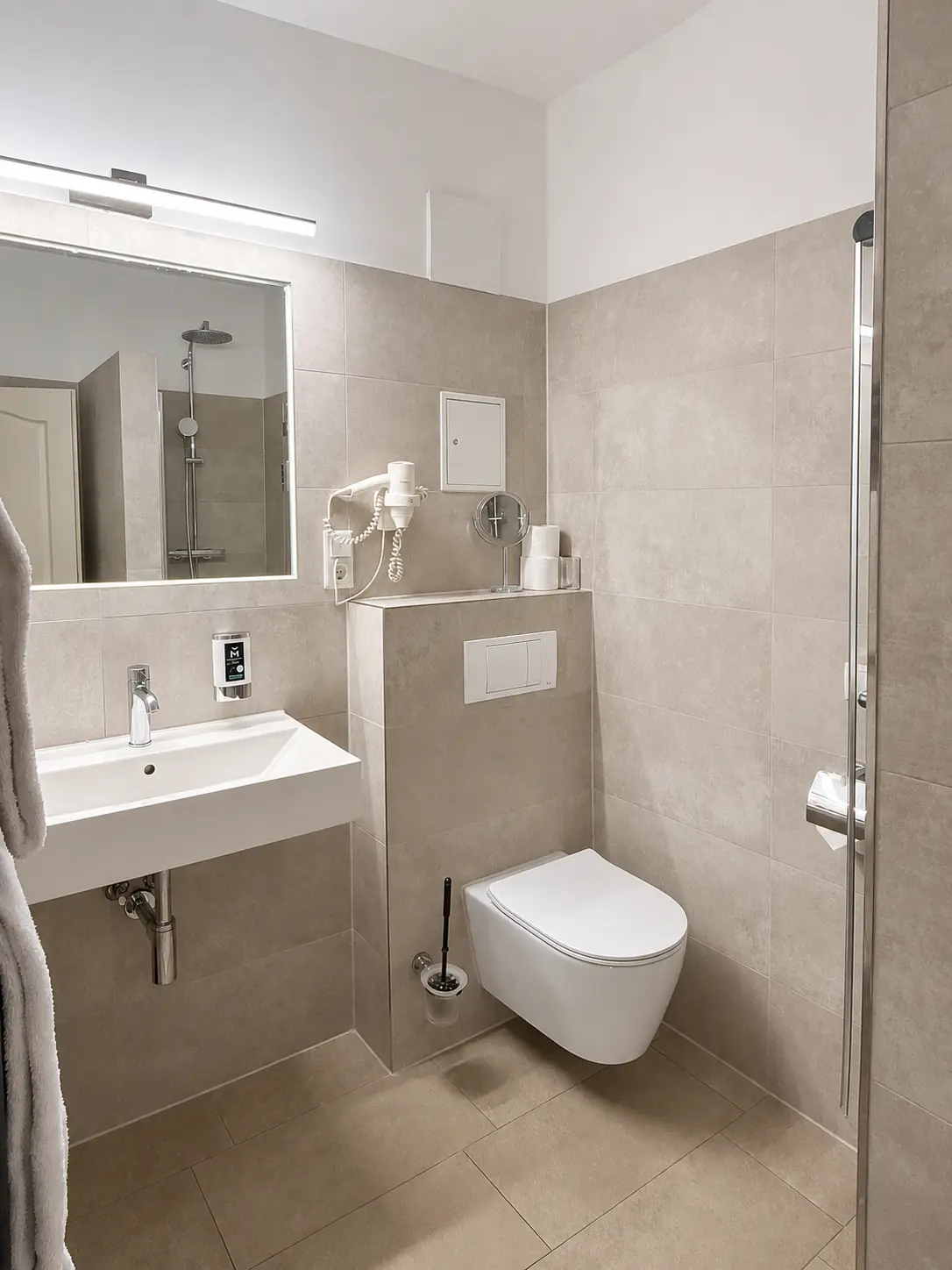 Badezimmer des Doppelzimmers mit Aufbettung im Altstadt Hotel Potsdam